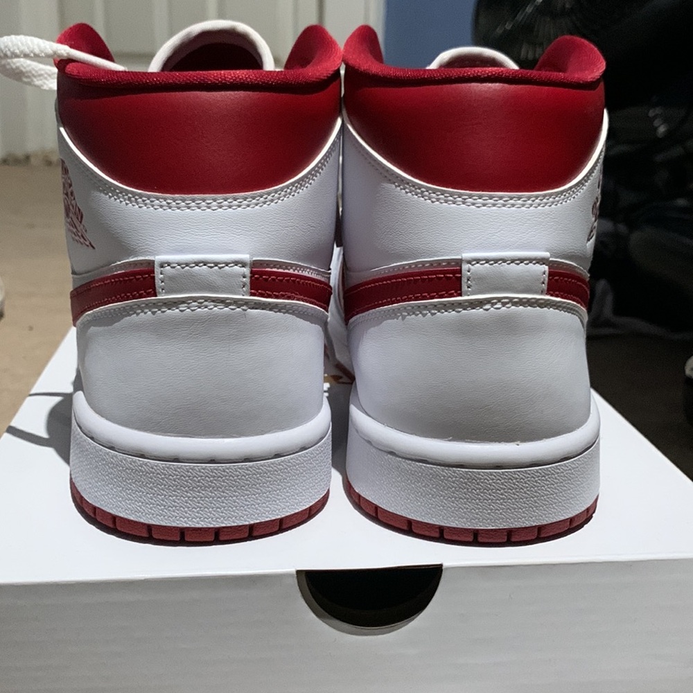 2022 Wmns Air Jordan 1 Mid 'White Pomegranate' - Picture 4 of 13